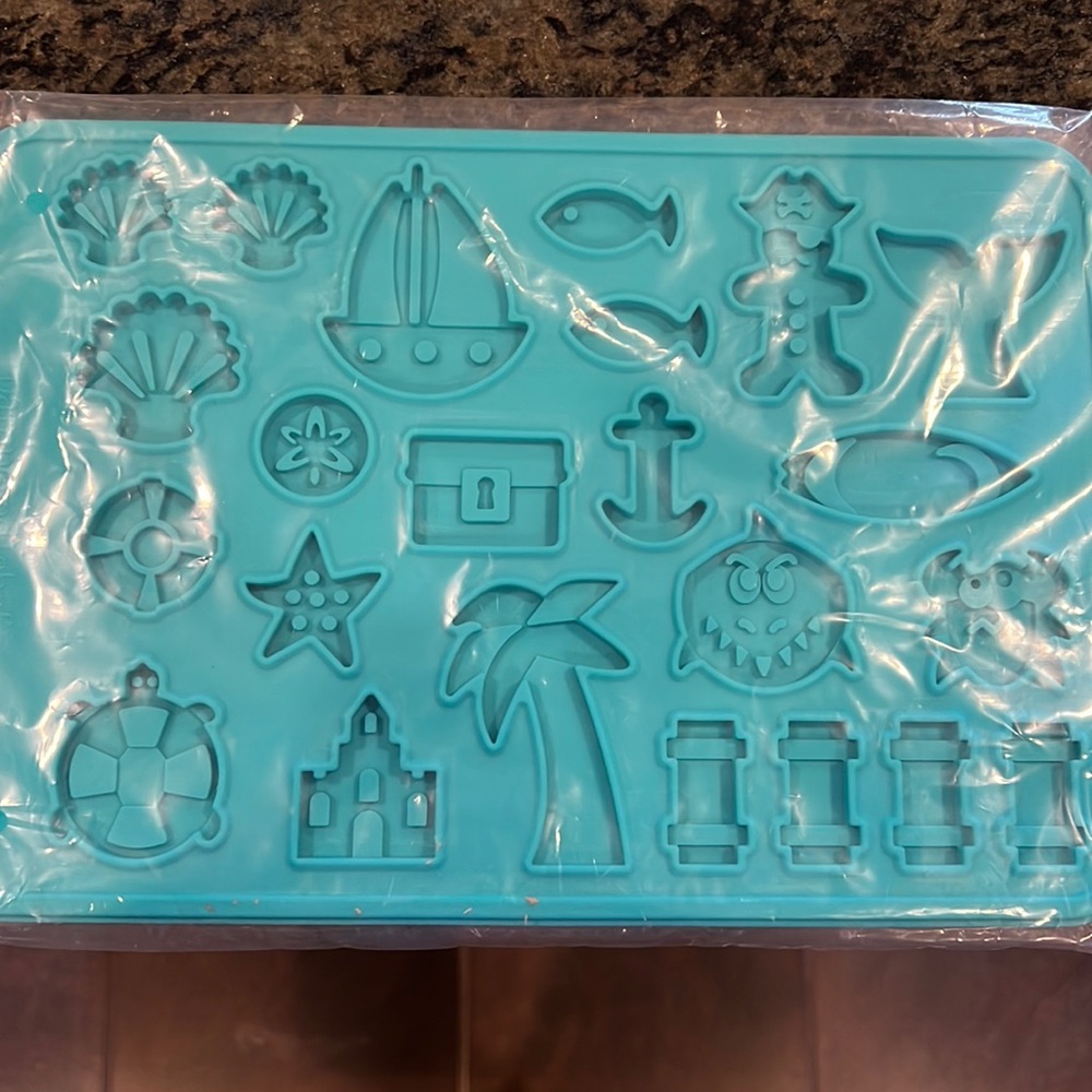 Brand New Pampered Chef Summer Cookie Mold